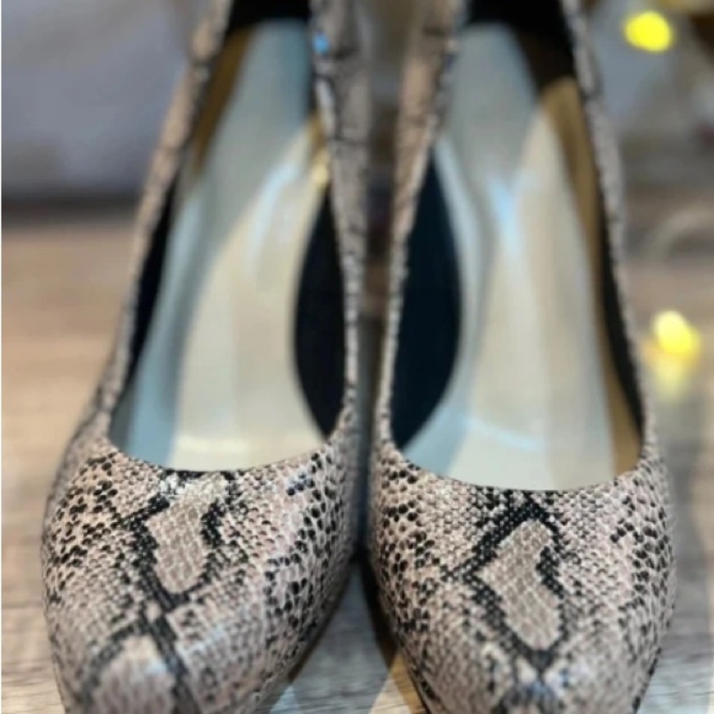 Chic Snakeskin Pattern Heels